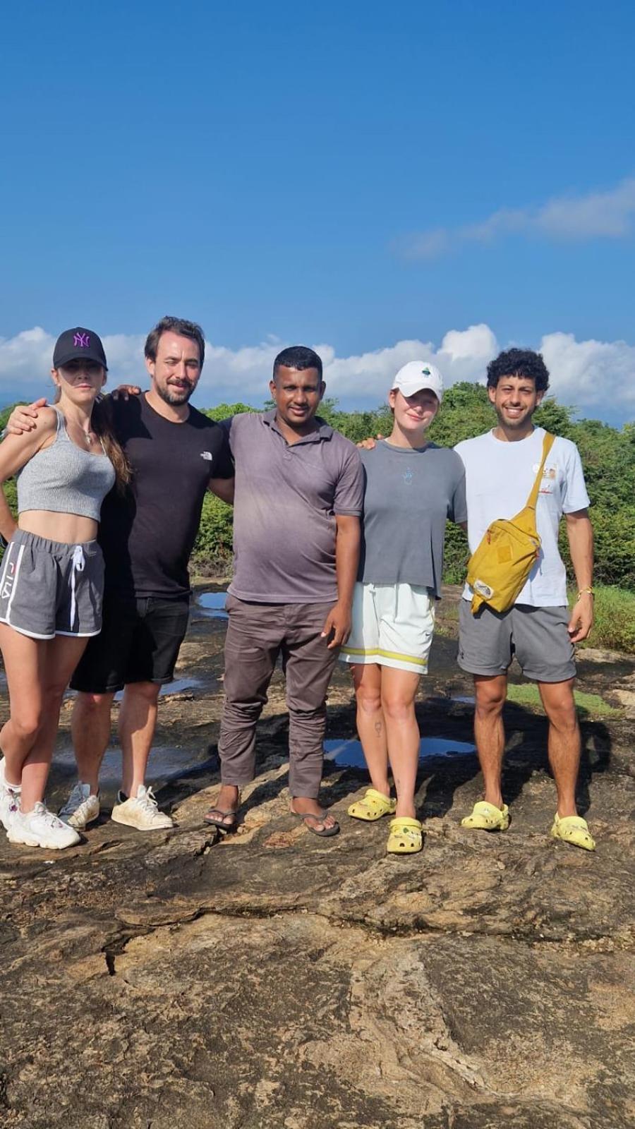 Aliya Riverside & Safari Resort ウダワラウェ エクステリア 写真