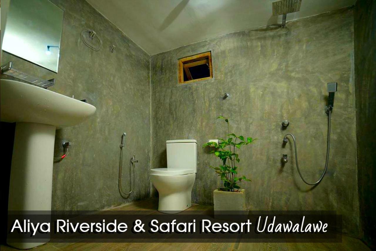 Aliya Riverside & Safari Resort ウダワラウェ エクステリア 写真